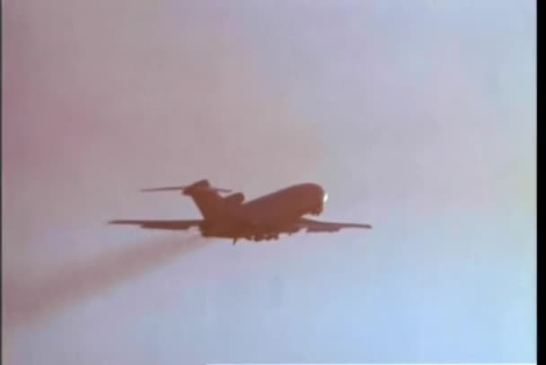 Αεροπλάνο Που Φέρουν Προς Τον Ήλιο — Αρχείο Βίντεο