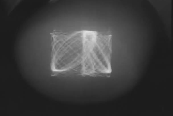 Текущий Рисунок Движущийся Экране Осциллографа 1950 — стоковое видео
