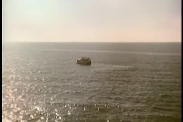 Přiblížit Jachtě Otevřeném Moři — Stock video
