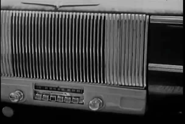 Close Rádio Dos Anos 1940 Carro Movimento — Vídeo de Stock