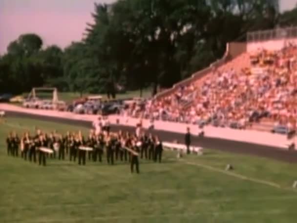 Kicsinyítés Zenekarban Előadásokon High School Futball Játék 1980 Évek — Stock videók