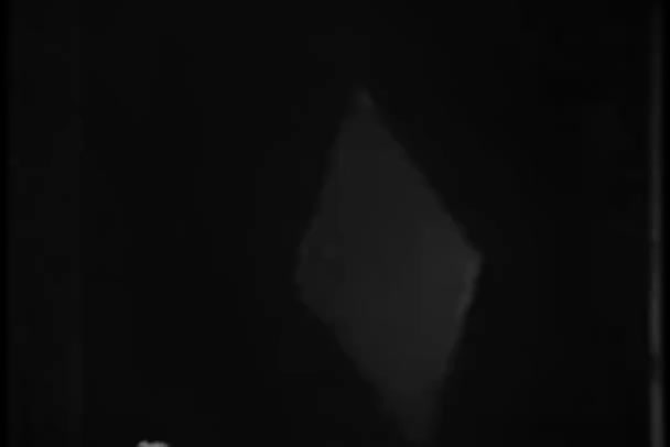 エリンアンドリュースのぞき窓を通して見る人のクローズ アップ — ストック動画