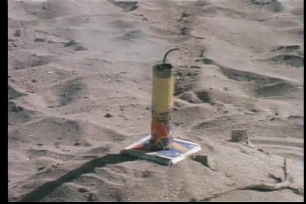 Primer Plano Fuegos Artificiales Brillando Playa — Vídeos de Stock