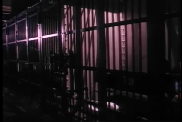 Panorámica Celdas Cárcel Piso Limpieza Prisioneros — Vídeos de Stock