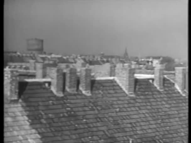 활주로에 1940 — 비디오