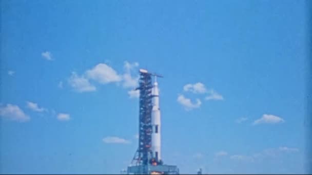 Raketlancering Tegen Blauwe Hemel Jaren 1970 — Stockvideo
