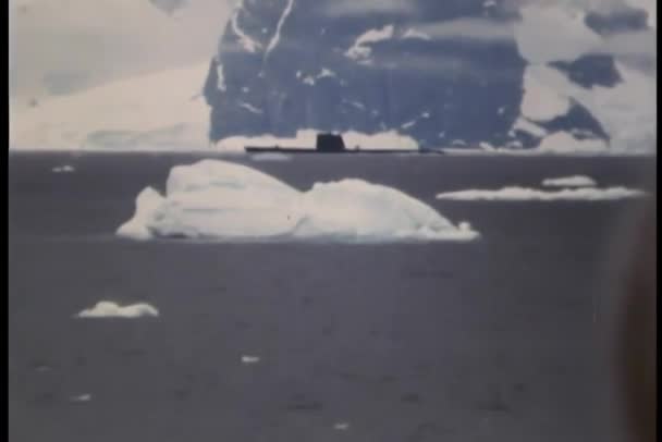 Ampio Colpo Sottomarino Galleggiante Iceberg — Video Stock