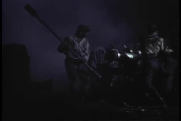 历史再演剧的士兵在内战期间加载的大炮 — 图库视频影像