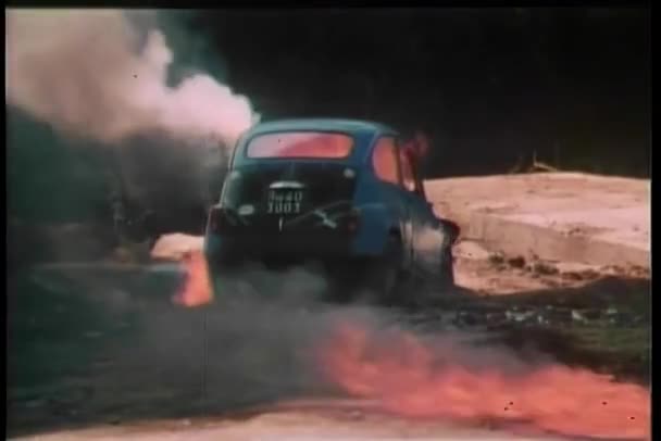 燃焼車の背面図 — ストック動画