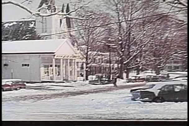 Широкий Снимок Снежного Дня Маленьком Городке — стоковое видео