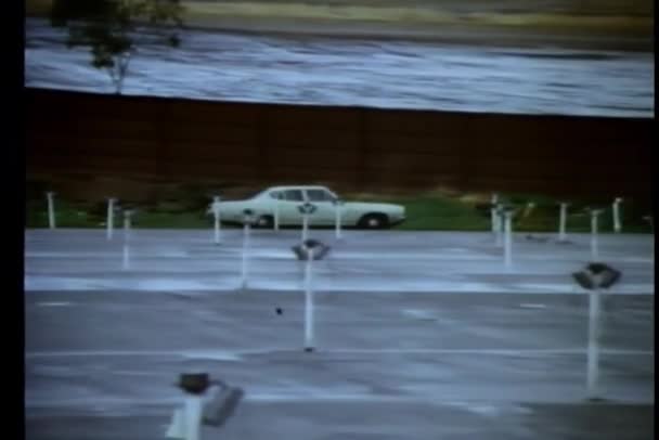 Автомобиль 1970 Годов Пустыми Машинами — стоковое видео