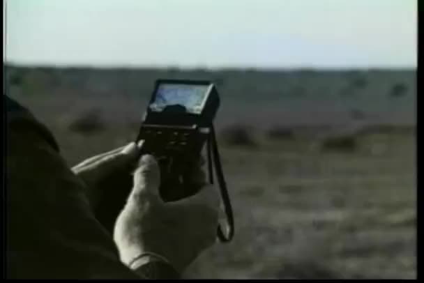 Geiger Sayacı 1970 Lerde Kullanan Kişi Close — Stok video