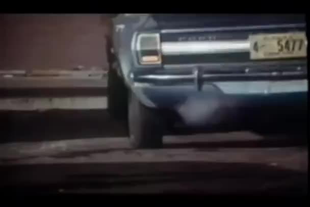 バックアップ車の背面図 — ストック動画