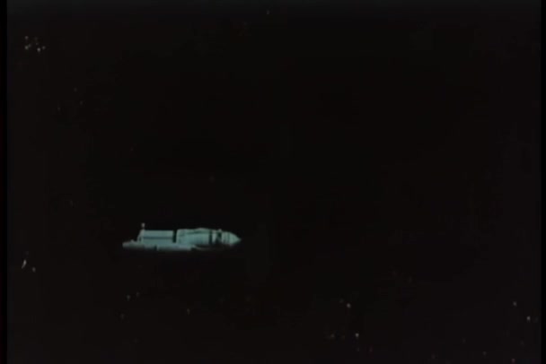 陆地和外星宇宙飞船之间的战斗 — 图库视频影像