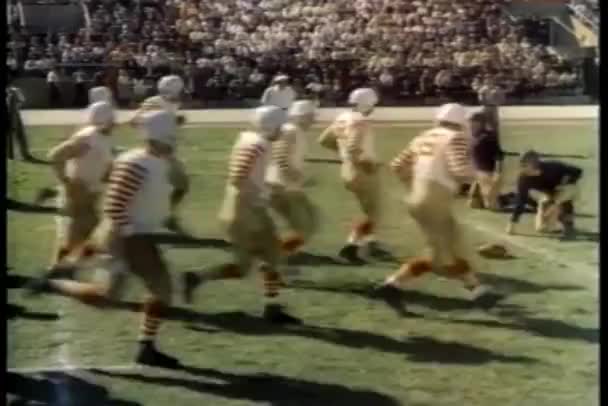 College Piłki Nożnej Gry Vintage Wideo — Wideo stockowe