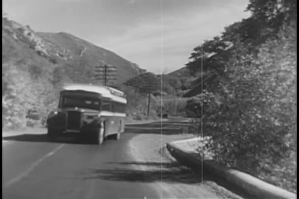 Montajul Transporturilor Din Anii 1940 Fundalul Peisajului Natural — Videoclip de stoc