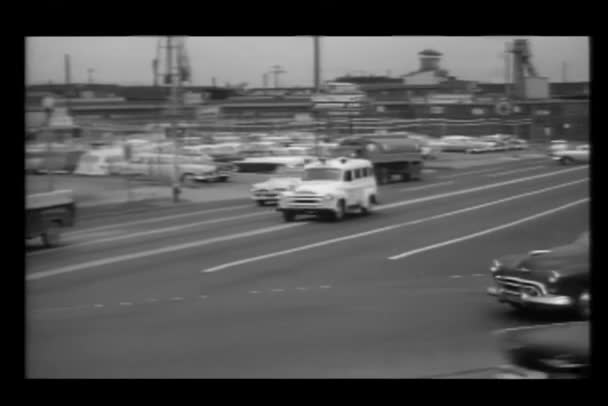 1950 年代の水田ワゴン銀行に到着 — ストック動画