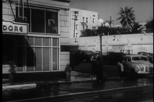 Auto Omhoog Trekken Voor Het Nieuwe Commodore Hotel Los Angeles — Stockvideo
