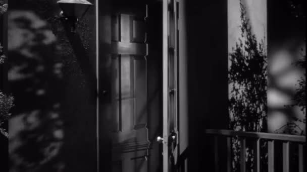 Drzwi Otwieranie Zamykanie Wietrze 1950 Roku — Wideo stockowe