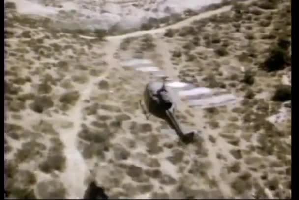 Ptaka Helicopter Latająca Pustyni — Wideo stockowe