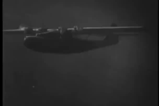 Vintage Deniz Uçağı Ile Fırtınalı Havalarda Uçuyor — Stok video