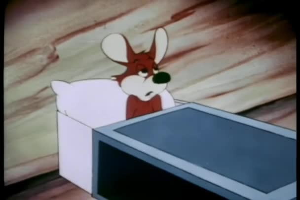 Миша Прокидається Виходить Ліжка Сердита — стокове відео