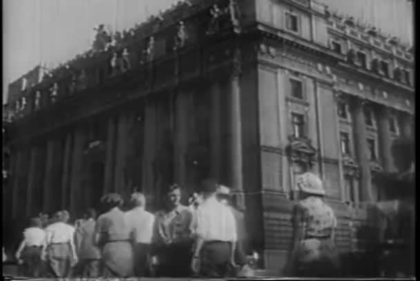 Ludzie Spacerujący Pobliżu Ratusza Nowy Jork 1940 — Wideo stockowe