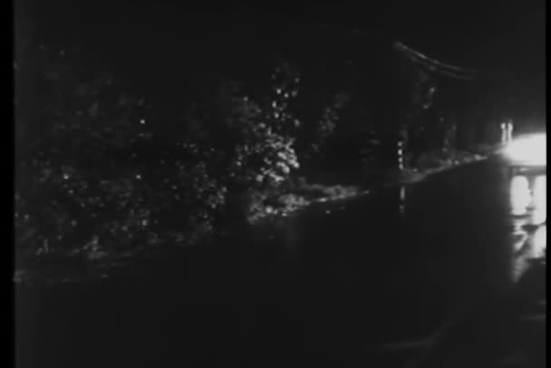 Carro Viajando Estrada Molhada Noite 1940 — Vídeo de Stock