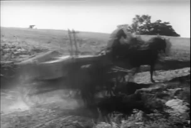 国の道路追跡 1940 年代中に寝返りマサトランキャリッジ カート — ストック動画