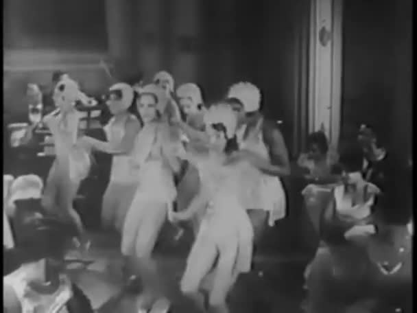 Vista Lateral Bailarinas Tap Actuando Juntas Discoteca 1930 — Vídeos de Stock