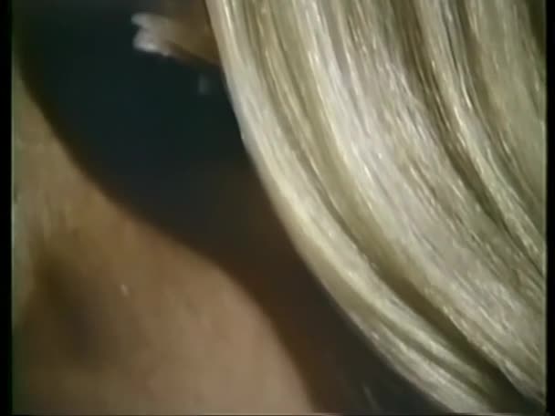 倒立拍摄金发女人的照片 — 图库视频影像