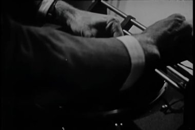 vintage kayıt oynayan adam Close-Up