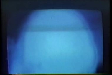 Close-Up televizyonunuzu havada sallanan bacaklar