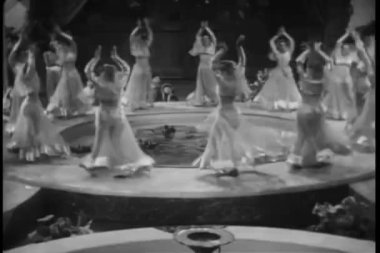 Harem 'de kadın dansçıların yüksek açılı görüntüsü