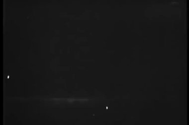 Tren yanı sıra geceleri yarış araba