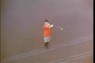 geniş shot at yarışı, borazancı tarafından geliyordu bugle çağrı