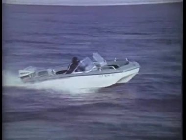 Sürat teknesi Karşıda, 1970'lerde kovalayan polis