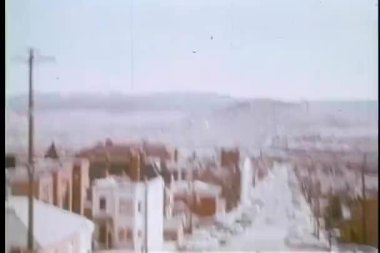 motosiklet üzerinde inişli çıkışlı hill açısından