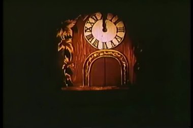 guguklu saat duvar fade