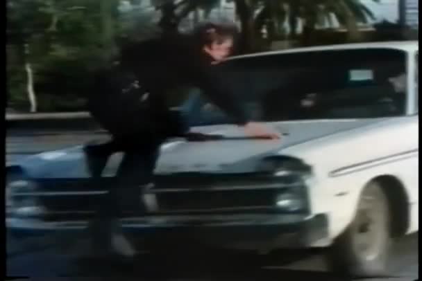 Машина Потрапила Поліцейського Врізалася Припарковану Машину — стокове відео
