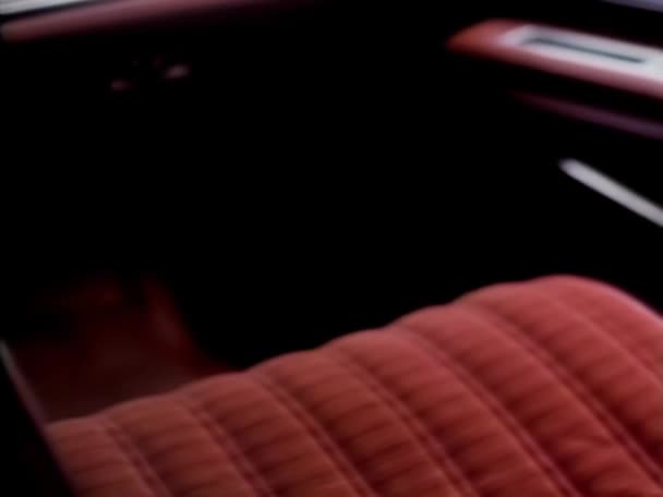 Kadın Arabayı 1980 Lerde Kısa Gömlek — Stok video