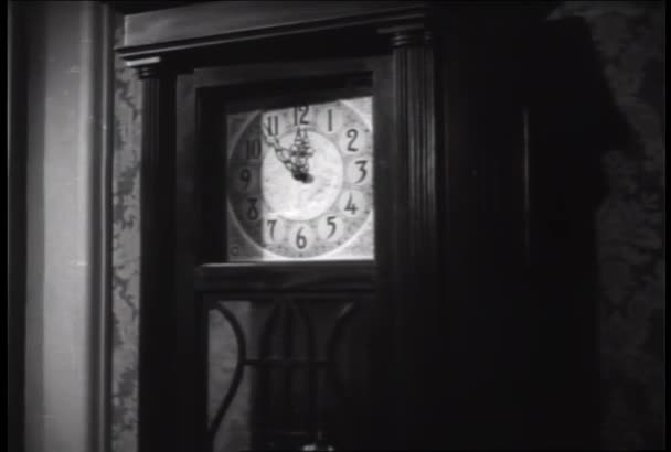 Abuelo Reloj Cara Transición Medianoche 1930 — Vídeos de Stock