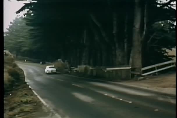 1970 年代の車の運転の国道 — ストック動画