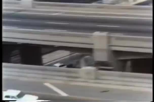 Beyaz Araba Kovalayan Polis Kruvazör Havadan Görünümü — Stok video