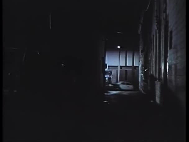 Police Car Drivng Dark Alley Night 1970S — Stock Video