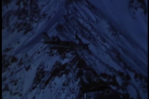 Літак Врізається Гору Розбиває Отруйну Газову Каністру — стокове відео