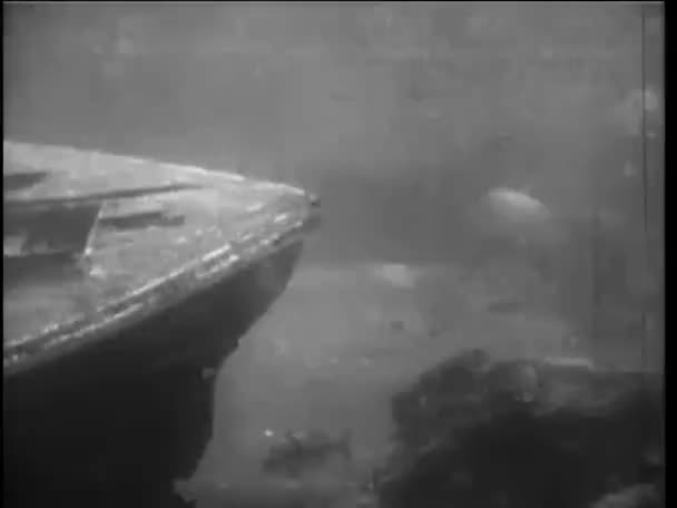 Vista Submarina Caixa Tesouro Que Cai Por Naufrágio — Vídeo de Stock