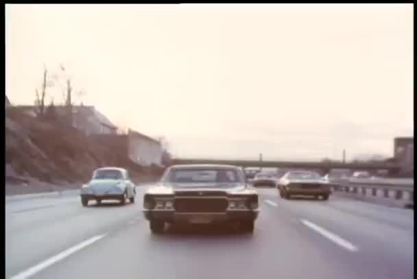 高速道路を走行する車 — ストック動画