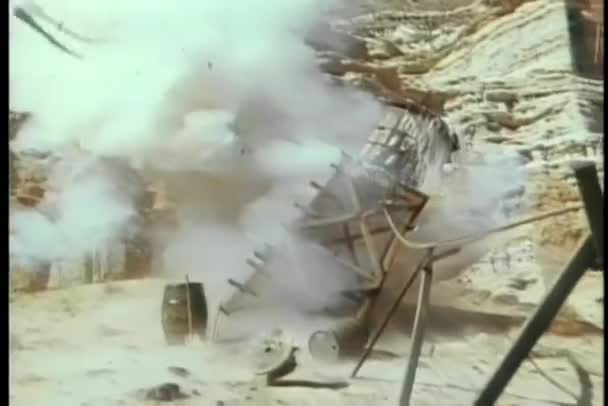 水タワーの爆発キャニオン — ストック動画