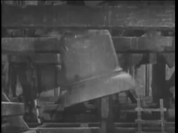 Nahaufnahme Von Glockengeläut Glockenturm 1920Er Jahre — Stockvideo